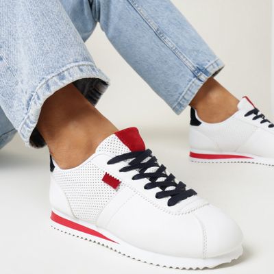 Buty sportowe damskie na wiosnę born2be ze sklepu: born2be.pl w kategorii: Buty sportowe damskie - zdjęcie 054DCF2-170-2564_243921