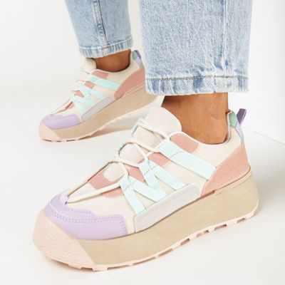 Buty sportowe damskie na wiosnę born2be ze sklepu: born2be.pl w kategorii: Buty sportowe damskie - zdjęcie 054DCF2-170-2564_265057