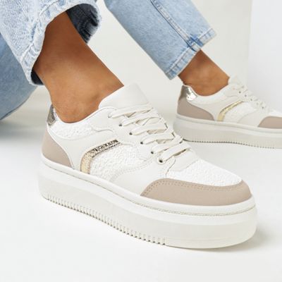 born2be - Buty sportowe damskie na wiosnę ze sklepu: born2be.pl w kategorii: Buty sportowe damskie - zdjęcie 054DCF2-170-2564_270845