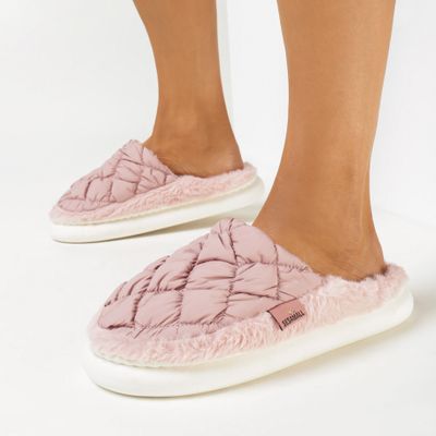 born2be - Kapcie damskie na lato ze sklepu: born2be.pl w kategorii: Kapcie damskie - zdjęcie 054DCF2-170-2564_272900
