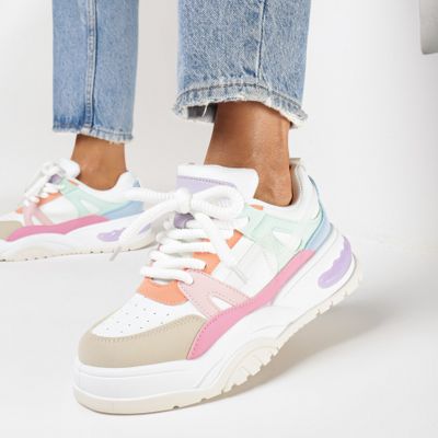 born2be - Buty sportowe damskie na wiosnę ze sklepu: born2be.pl w kategorii: Buty sportowe damskie - zdjęcie 054DCF2-170-2564_292348