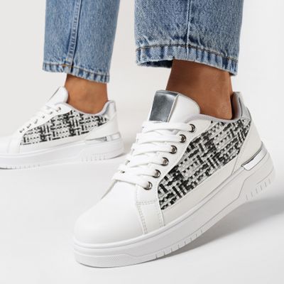 Buty sportowe damskie na wiosnę born2be ze sklepu: born2be.pl w kategorii: Buty sportowe damskie - zdjęcie 054DCF2-170-2564_293242