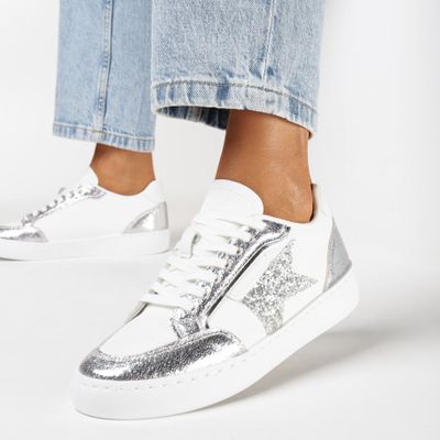 Buty sportowe damskie na wiosnę born2be ze sklepu: born2be.pl w kategorii: Buty sportowe damskie - zdjęcie 054DCF2-170-2564_297817