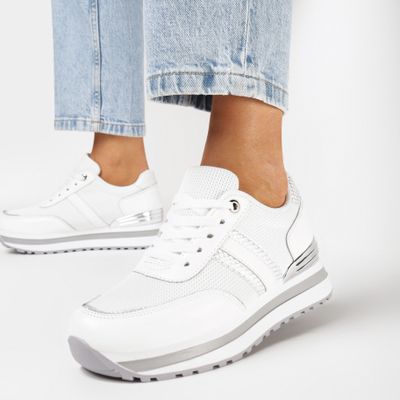 Buty sportowe damskie na wiosnę born2be ze sklepu: born2be.pl w kategorii: Buty sportowe damskie - zdjęcie 054DCF2-170-2564_298117