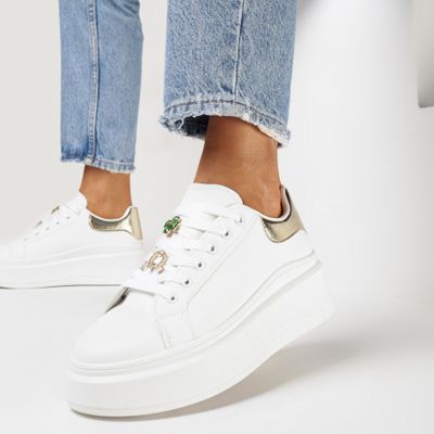 Buty sportowe damskie wiosenne born2be ze sklepu: born2be.pl w kategorii: Buty sportowe damskie - zdjęcie 054DCF2-170-2564_299026
