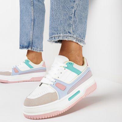 Buty sportowe damskie na wiosnę born2be ze sklepu: born2be.pl w kategorii: Buty sportowe damskie - zdjęcie 054DCF2-170-2564_299561