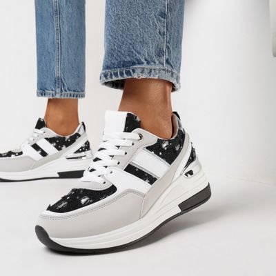 Buty sportowe damskie na jesień born2be ze sklepu: born2be.pl w kategorii: Buty sportowe damskie - zdjęcie 054DCF2-170-2564_300850