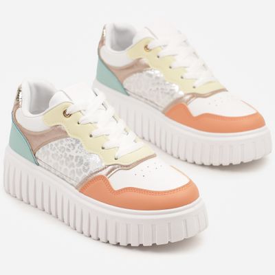 Buty sportowe damskie na wiosnę born2be ze sklepu: born2be.pl w kategorii: Buty sportowe damskie - zdjęcie 054DCF2-170-2564_374669