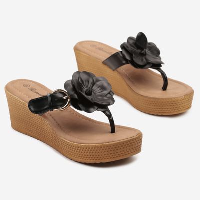 Klapki damskie na lato born2be ze sklepu: born2be.pl w kategorii: Klapki damskie - zdjęcie 054DCF2-170-2564_384309