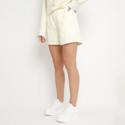Szorty casual born2be ze sklepu: born2be.pl w kategorii: Szorty - zdjęcie 054DCF2-170-2564_390759