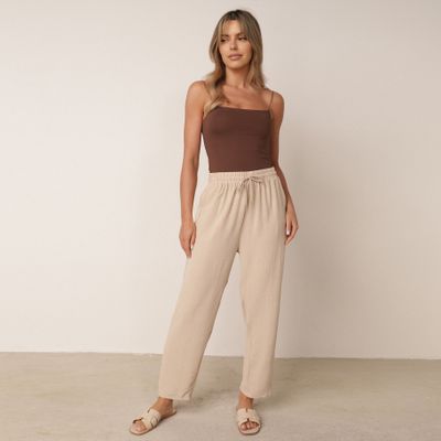 Spodnie damskie na wiosnę born2be ze sklepu: born2be.pl w kategorii: Spodnie damskie - zdjęcie 054DCF2-170-2564_391740