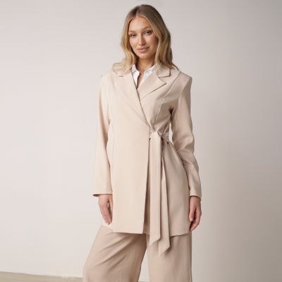 Marynarka elegancki na wiosnę born2be ze sklepu: born2be.pl w kategorii: Marynarki damskie - zdjęcie 054DCF2-170-2564_404902