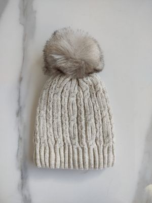 Czapka zimowa damska casualowa ze sklepu: STYLOWO w kategorii: Czapki zimowe damskie - zdjęcie 0DC0A2-EAA-13173_3749