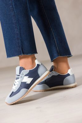 Buty sportowe damskie na wiosnę Carla ze sklepu: Casu w kategorii: Buty sportowe damskie - zdjęcie 24A59D3-E8C-2480_106039