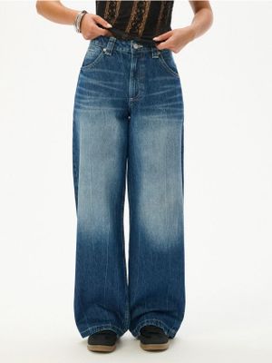 Jeansy damskie w miejskim stylu ze sklepu: Cropp w kategorii: Jeansy damskie - zdjęcie 4198BBB-532-6969_015KA-55J