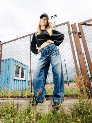 Jeansy damskie ze sklepu: Cropp w kategorii: Jeansy damskie - zdjęcie 4198BBB-532-6969_018KA-59M