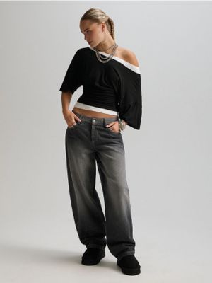 Jeansy damskie casual ze sklepu: Cropp w kategorii: Jeansy damskie - zdjęcie 4198BBB-532-6969_021KA-90J