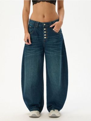 Jeansy damskie casualowe w miejskim stylu ze sklepu: Cropp w kategorii: Jeansy damskie - zdjęcie 4198BBB-532-6969_022KA-59J