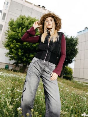 Jeansy damskie na wiosnę ze sklepu: Cropp w kategorii: Jeansy damskie - zdjęcie 4198BBB-532-6969_031KA-90J