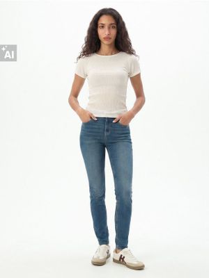 Jeansy damskie w miejskim stylu ze sklepu: Cropp w kategorii: Jeansy damskie - zdjęcie 4198BBB-532-6969_034KA-55J