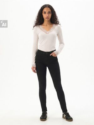 Jeansy damskie ze sklepu: Cropp w kategorii: Jeansy damskie - zdjęcie 4198BBB-532-6969_034KA-99J