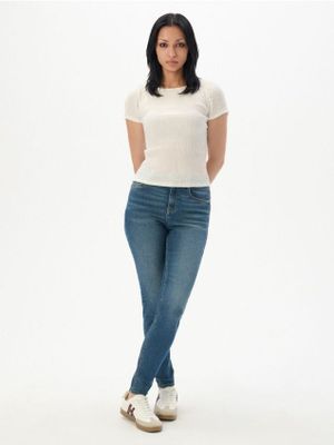 Jeansy damskie w miejskim stylu ze sklepu: Cropp w kategorii: Jeansy damskie - zdjęcie 4198BBB-532-6969_035KA-55J