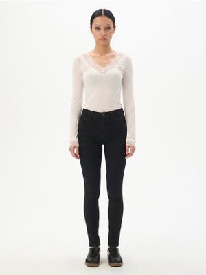 Jeansy damskie w miejskim stylu jesienne ze sklepu: Cropp w kategorii: Jeansy damskie - zdjęcie 4198BBB-532-6969_035KA-99J