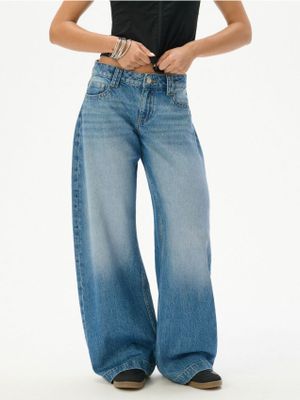 Jeansy damskie na wiosnę ze sklepu: Cropp w kategorii: Jeansy damskie - zdjęcie 4198BBB-532-6969_043KA-55J