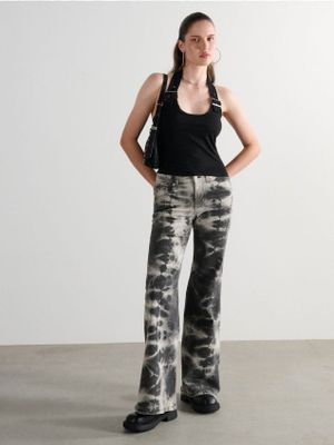 Jeansy damskie casual wiosenne ze sklepu: Cropp w kategorii: Jeansy damskie - zdjęcie 4198BBB-532-6969_066KA-09J