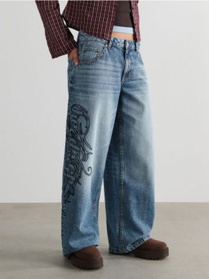 Jeansy damskie w miejskim stylu ze sklepu: Cropp w kategorii: Jeansy damskie