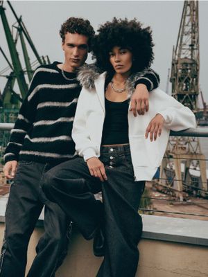 Spodnie damskie casual jesienne ze sklepu: Cropp w kategorii: Spodnie damskie - zdjęcie 4198BBB-532-6969_368KA-90X
