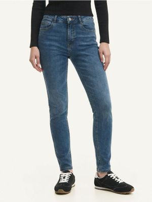Jeansy damskie w miejskim stylu ze sklepu: Cropp w kategorii: Jeansy damskie - zdjęcie 4198BBB-532-6969_526HX-55J