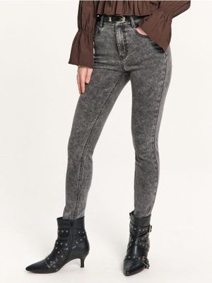 Jeansy damskie w miejskim stylu ze sklepu: Cropp w kategorii: Jeansy damskie - zdjęcie 4198BBB-532-6969_526HX-90M