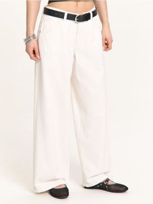 Jeansy damskie w miejskim stylu ze sklepu: Cropp w kategorii: Jeansy damskie - zdjęcie 4198BBB-532-6969_532HX-01J