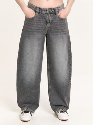 Jeansy damskie wiosenne w miejskim stylu ze sklepu: Cropp w kategorii: Jeansy damskie - zdjęcie 4198BBB-532-6969_536HX-09J