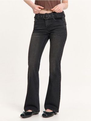 Jeansy damskie na wiosnę w miejskim stylu ze sklepu: Cropp w kategorii: Jeansy damskie - zdjęcie 4198BBB-532-6969_539HX-99J