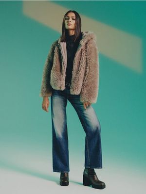 Jeansy damskie casualowe ze sklepu: Cropp w kategorii: Jeansy damskie - zdjęcie 4198BBB-532-6969_549HX-59J