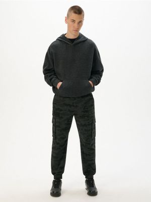 Spodnie męskie w militarnym stylu ze sklepu: Cropp w kategorii: Spodnie męskie - zdjęcie 4198BBB-532-6969_652KD-87X