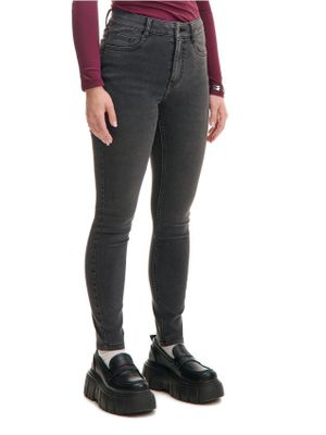 Jeansy damskie w miejskim stylu ze sklepu: Cropp w kategorii: Jeansy damskie - zdjęcie 4198BBB-532-6969_783CT-90J