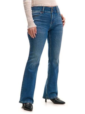 Jeansy damskie w miejskim stylu ze sklepu: Cropp w kategorii: Jeansy damskie - zdjęcie 4198BBB-532-6969_825FK-59J
