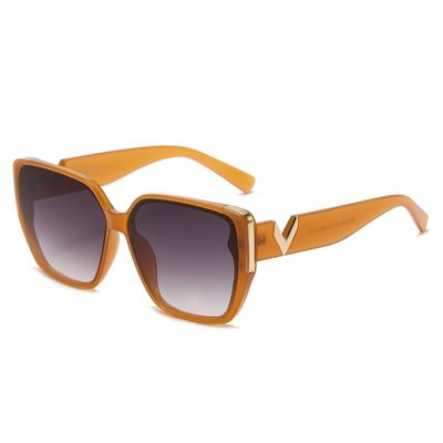 Okulary przeciwsłoneczne damskie ze sklepu: Stylion w kategorii: Okulary przeciwsłoneczne damskie - zdjęcie 4D4DD33-06F-2088_304