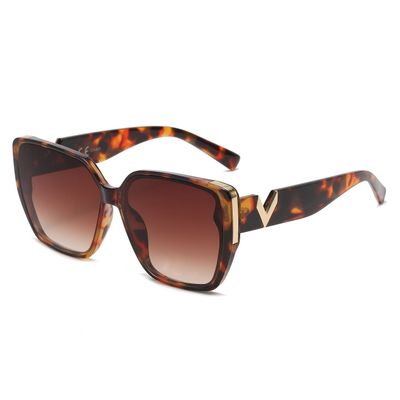 Okulary przeciwsłoneczne damskie ze sklepu: Stylion w kategorii: Okulary przeciwsłoneczne damskie - zdjęcie 4D4DD33-06F-2088_305