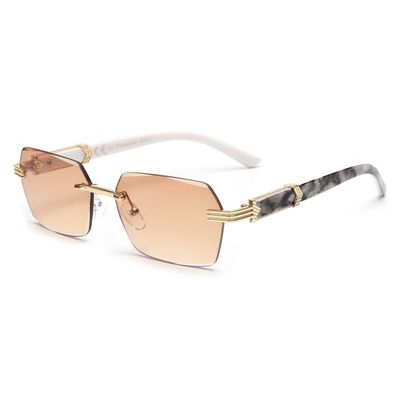 Okulary przeciwsłoneczne damskie ze sklepu: Stylion w kategorii: Okulary przeciwsłoneczne damskie - zdjęcie 4D4DD33-06F-2088_395