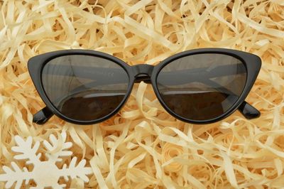 Okulary przeciwsłoneczne damskie ze sklepu: Stylion w kategorii: Okulary przeciwsłoneczne damskie - zdjęcie 4D4DD33-06F-2088_4276