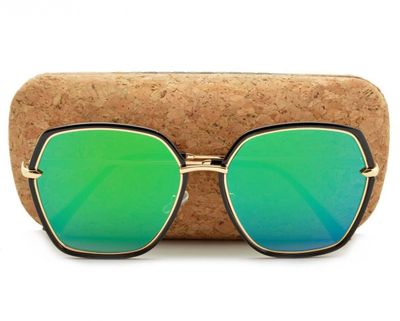 Okulary przeciwsłoneczne damskie ze sklepu: Stylion w kategorii: Okulary przeciwsłoneczne damskie - zdjęcie 4D4DD33-06F-2088_4699