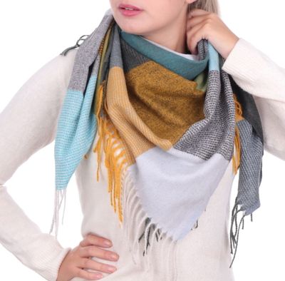 Szalik/chusta ze sklepu: Stylion w kategorii: Szaliki i chusty damskie - zdjęcie 4D4DD33-06F-2088_6563