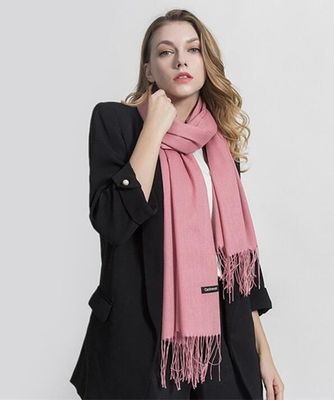 Szalik/chusta ze sklepu: Stylion w kategorii: Szaliki i chusty damskie - zdjęcie 4D4DD33-06F-2088_7798
