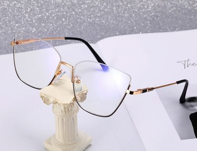 Okulary zerówki STYLION ze sklepu: Stylion w kategorii: Okulary zerówki damskie - zdjęcie 4D4DD33-06F-2088_8842