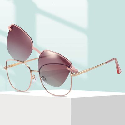 Okulary przeciwsłoneczne damskie ze sklepu: Stylion w kategorii: Okulary przeciwsłoneczne damskie - zdjęcie 4D4DD33-06F-2088_8882