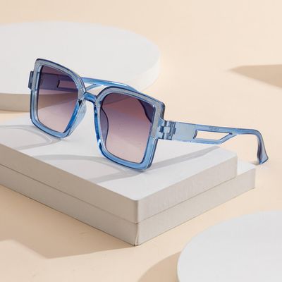 Okulary przeciwsłoneczne damskie ze sklepu: Stylion w kategorii: Okulary przeciwsłoneczne damskie - zdjęcie 4D4DD33-06F-2088_9443